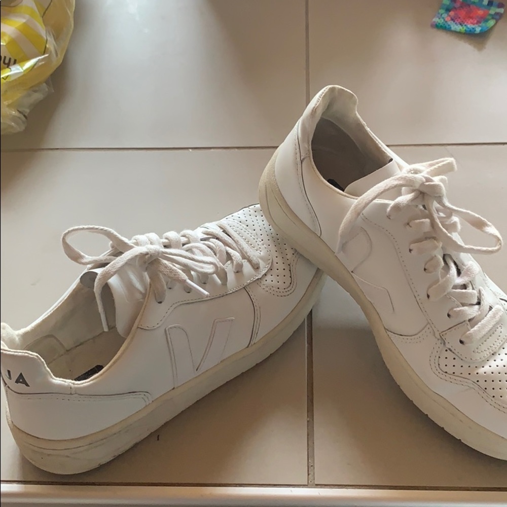 Veja V-10 white/white size 7/38